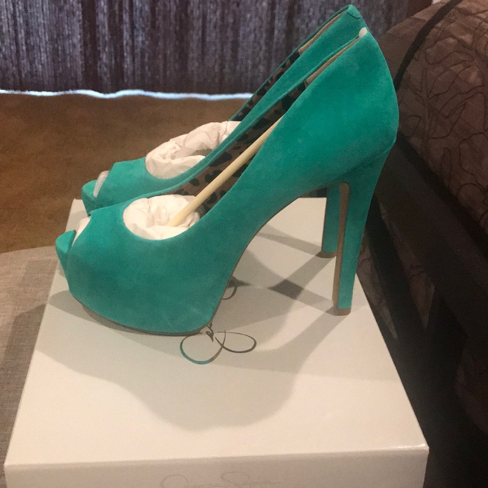 Shoes - Picture 2 of 3